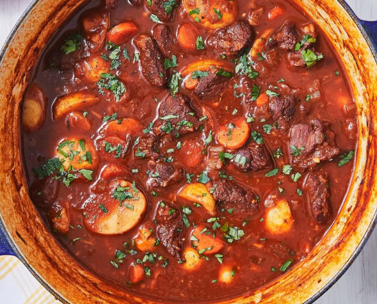 Lee más sobre el artículo Estofado de cordero con vino tinto